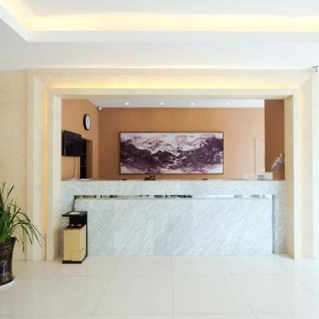 Jinjiang Inn Xianning Yinquan Avenue Hot Spring Hotel Екстериор снимка